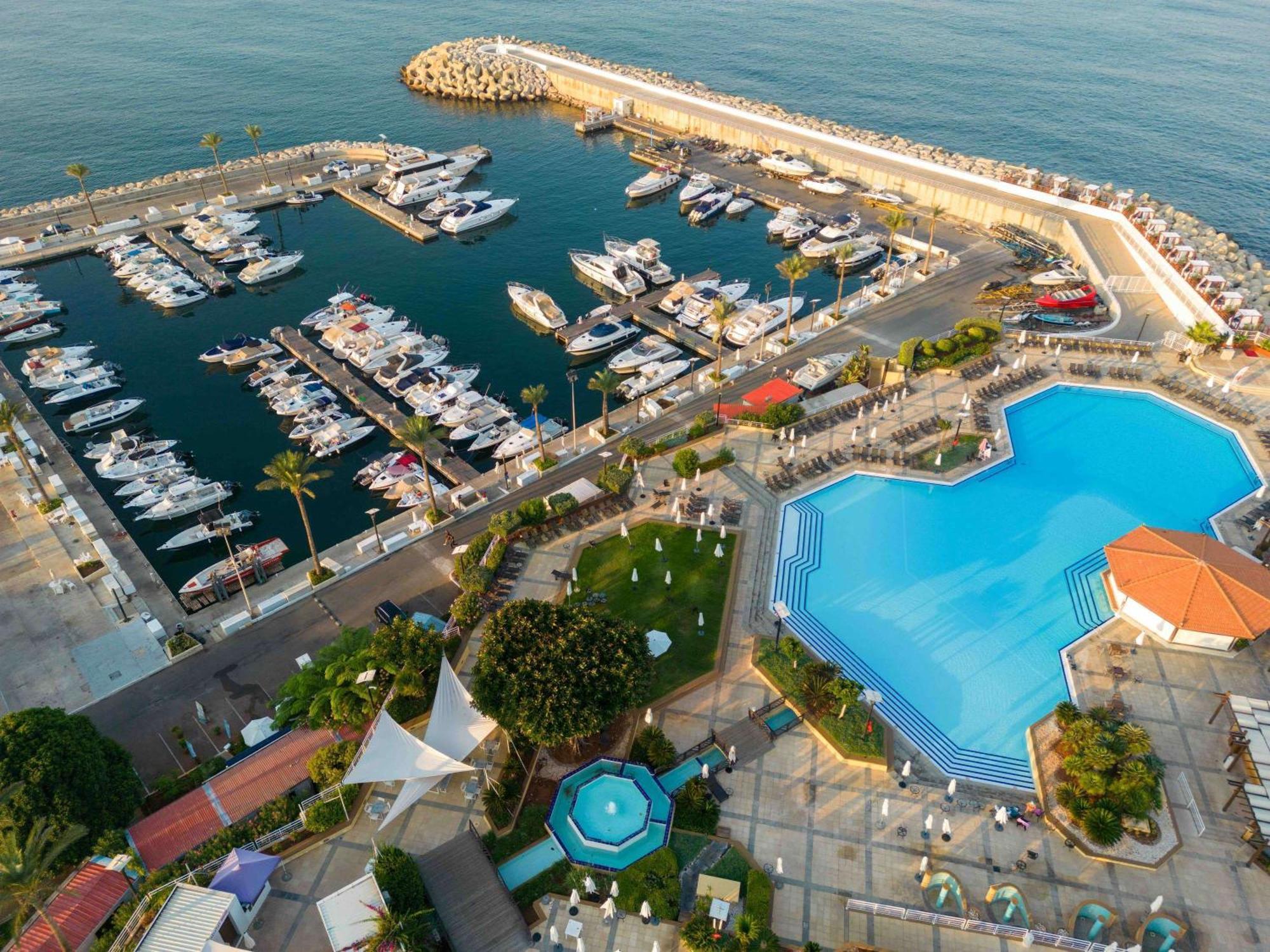 Moevenpick Hotel ביירות מראה חיצוני תמונה