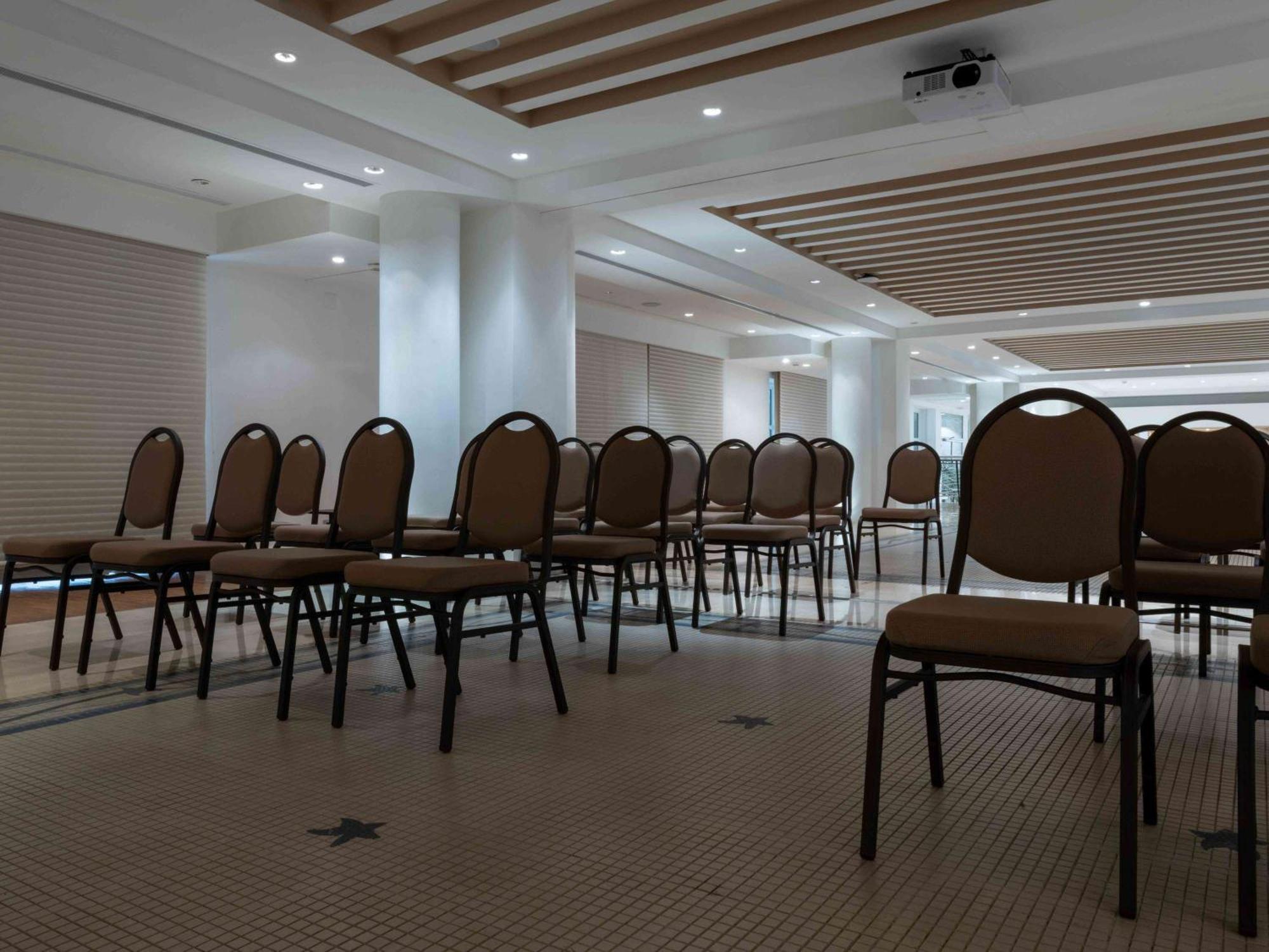Moevenpick Hotel ביירות מראה חיצוני תמונה